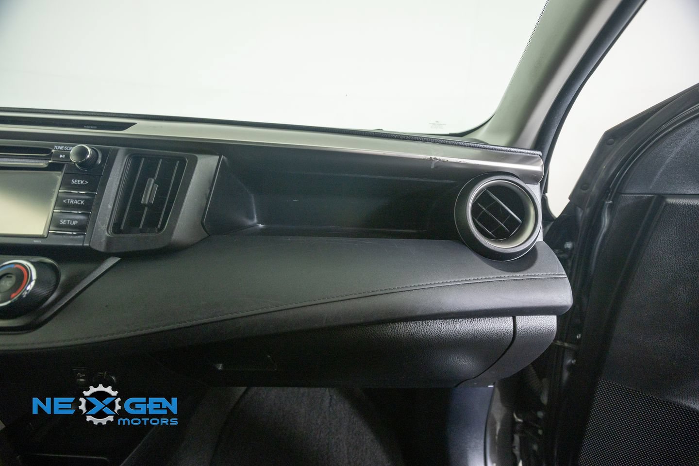 Used 2016 Toyota RAV4 LE FWD image 40