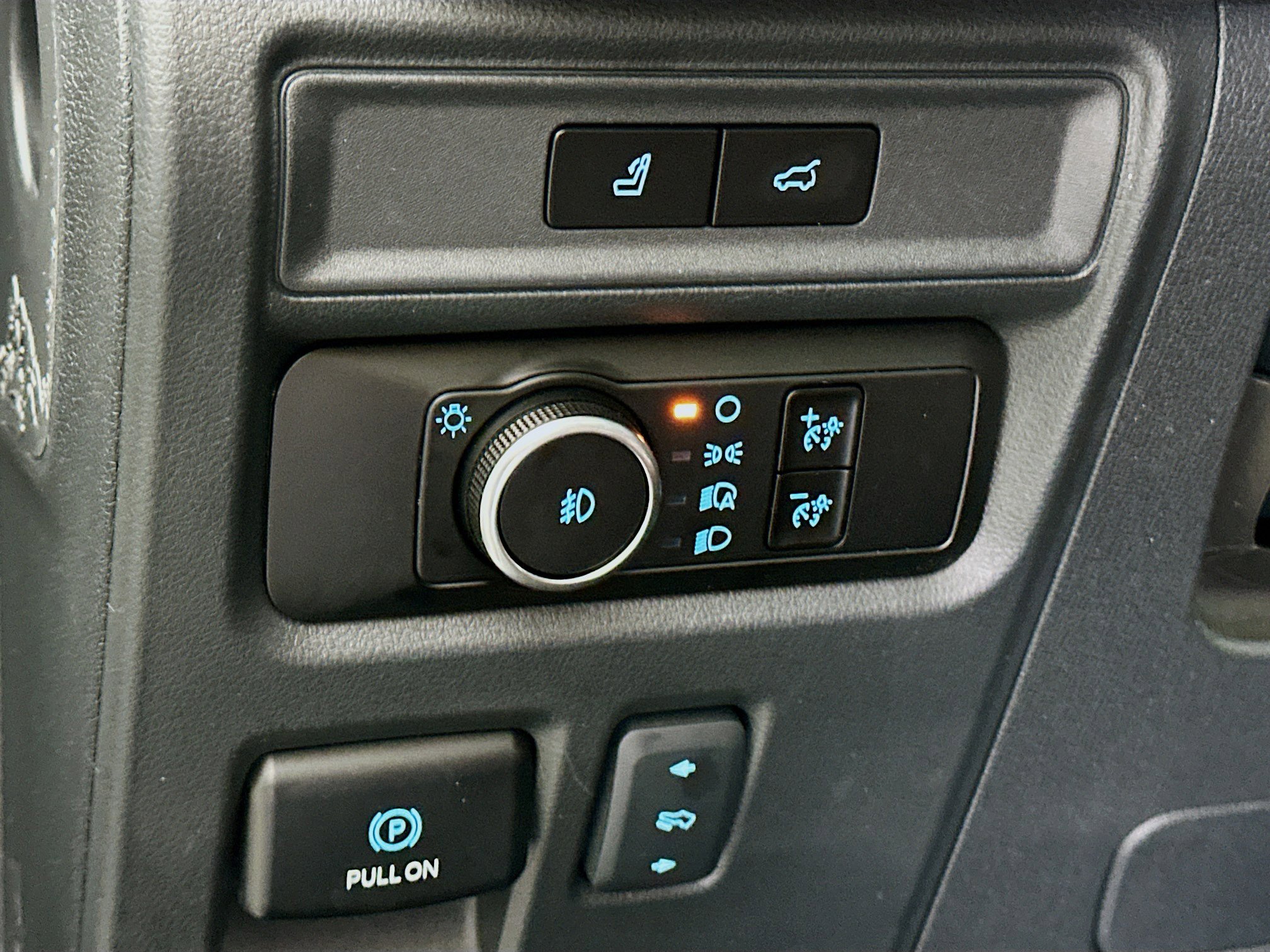 Used 2024 Ford Expedition Limited image 16