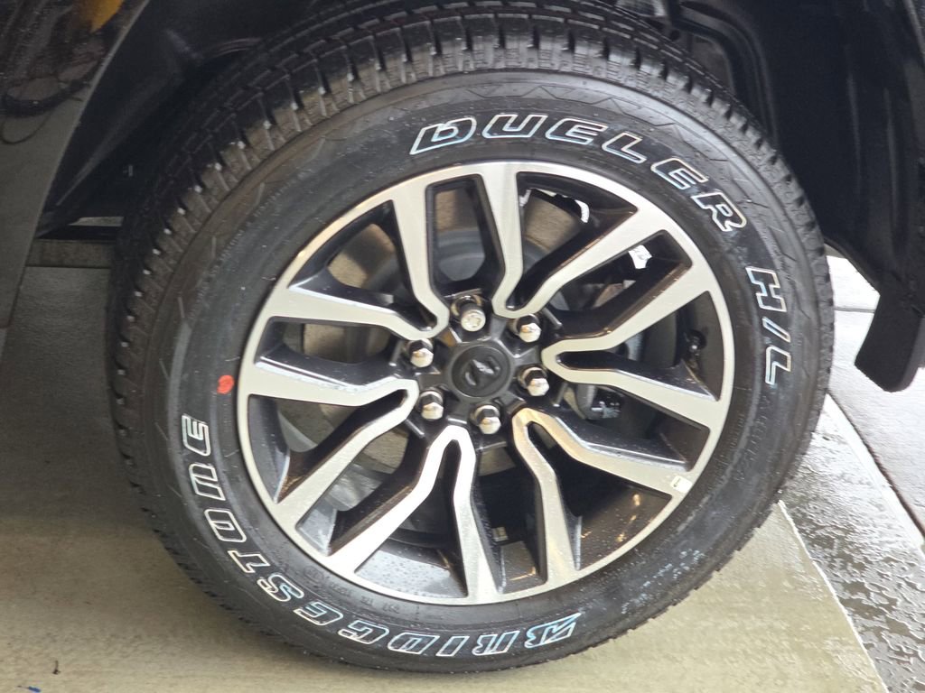 New 2026 RAM 1500 Limited w/ Body Color Bumper Group image 31