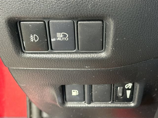 Used 2018 Toyota C-HR XLE FWD image 19