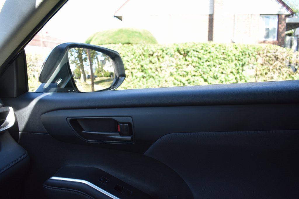 Used 2024 Toyota Highlander LE image 19