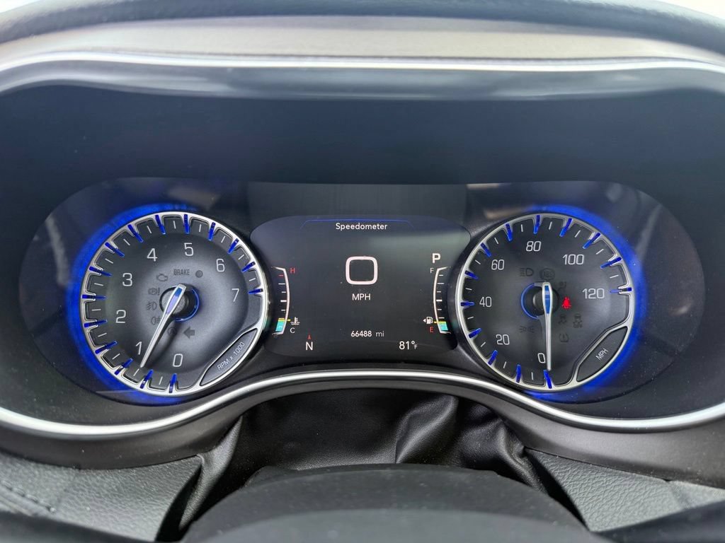 Used 2018 Chrysler Pacifica Limited FWD image 11