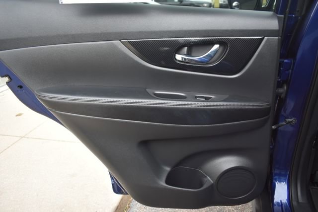 Used 2017 Nissan Rogue SL w/ SL Premium Package AWD/4WD image 36