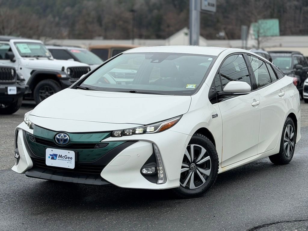 Used 2017 Toyota Prius Prime Advanced image 1