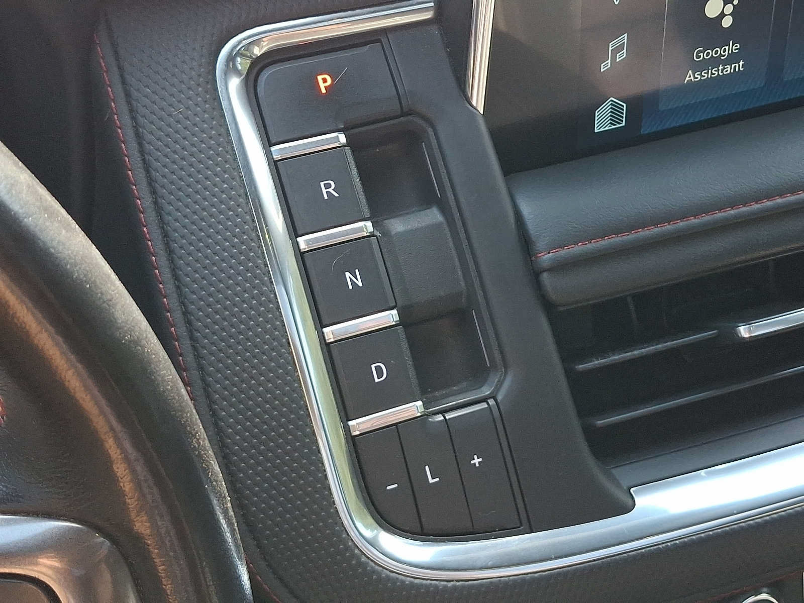 Used 2023 Chevrolet Suburban RST AWD/4WD image 15