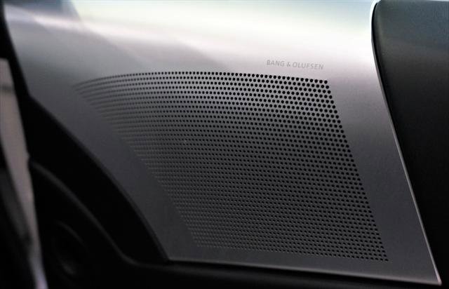 Used 2012 Aston Martin DBS Coupe image 36