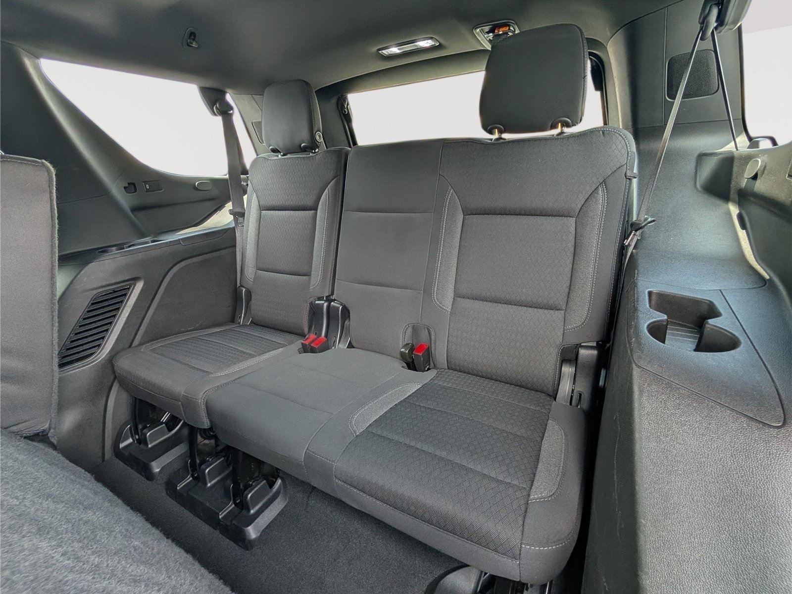 Used 2023 GMC Yukon SLE w/ Gmc Pro Safety Plus Package RWD image 16