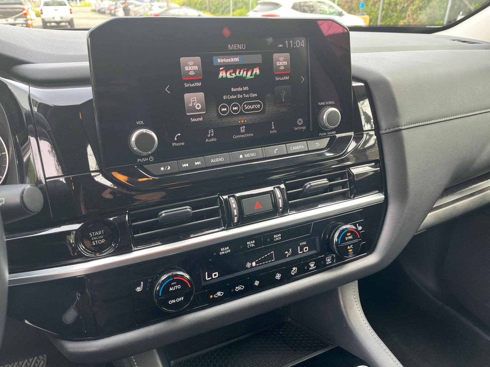 Used 2025 Nissan Pathfinder SV image 17