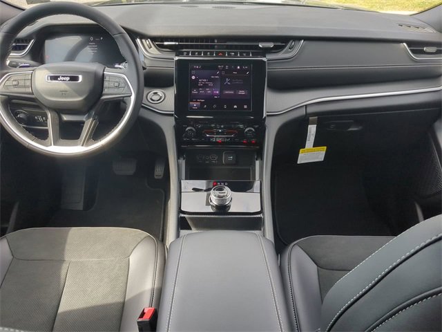 New 2025 Jeep Grand Cherokee Altitude image 14