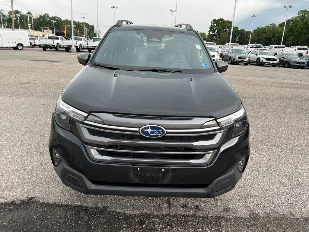 Used 2025 Subaru Forester Premium AWD/4WD image 2