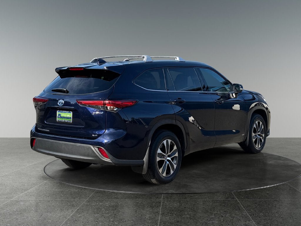 Used 2022 Toyota Highlander XLE AWD/4WD image 10