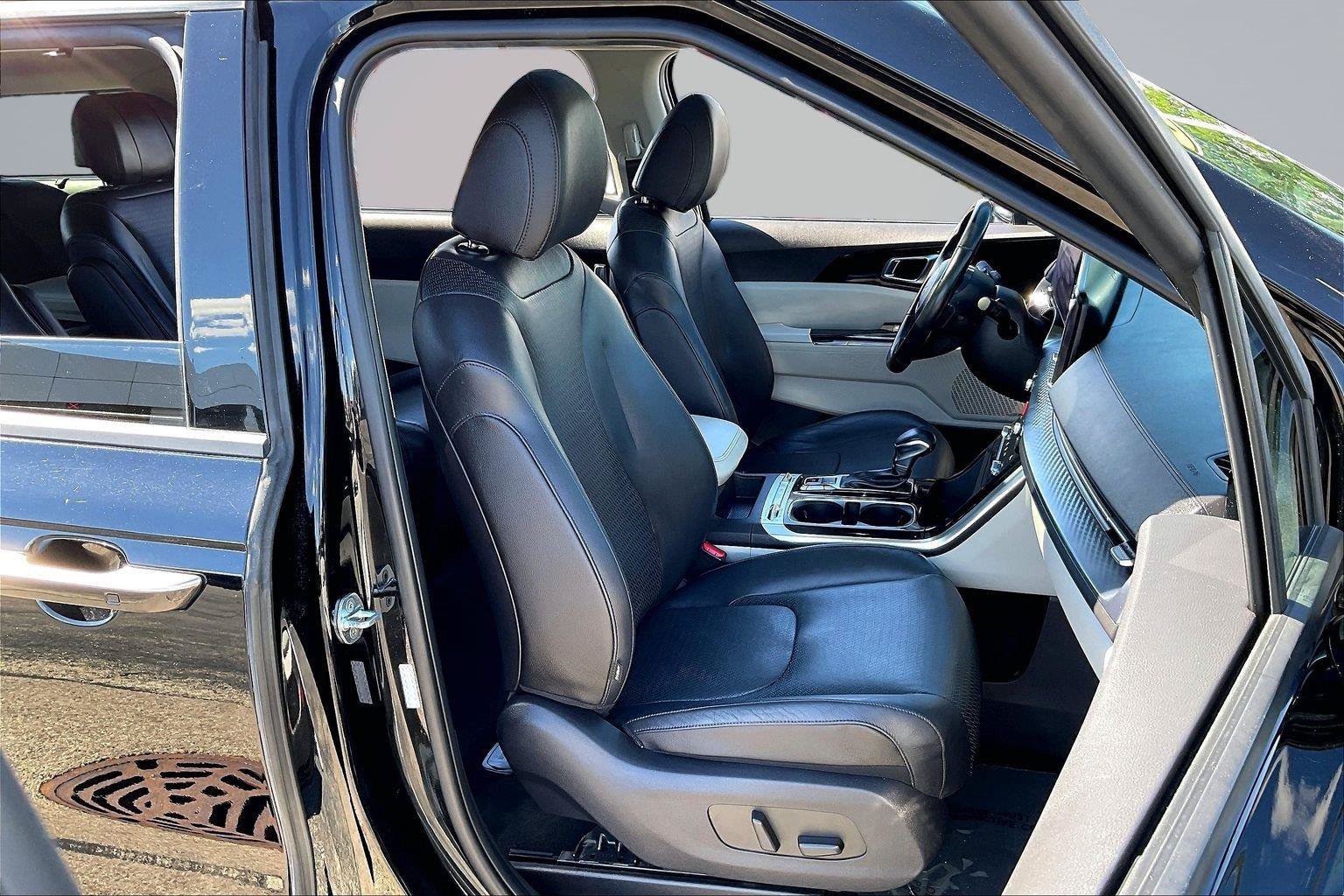 Used 2023 Kia Carnival SX Prestige FWD image 8