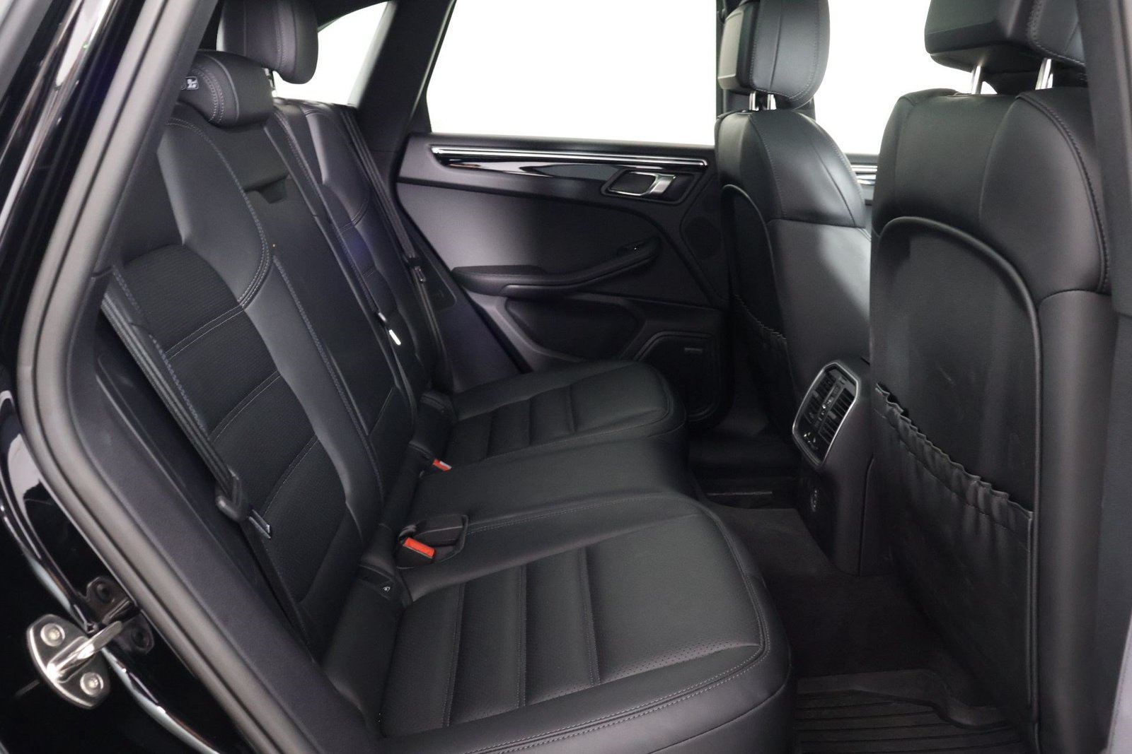 Certified 2026 Porsche Macan S AWD/4WD image 32