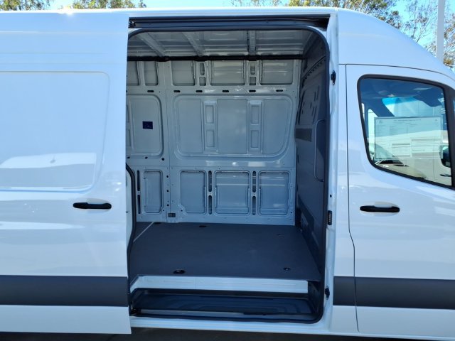 New 2025 Mercedes-Benz eSprinter 170 Cargo image 23