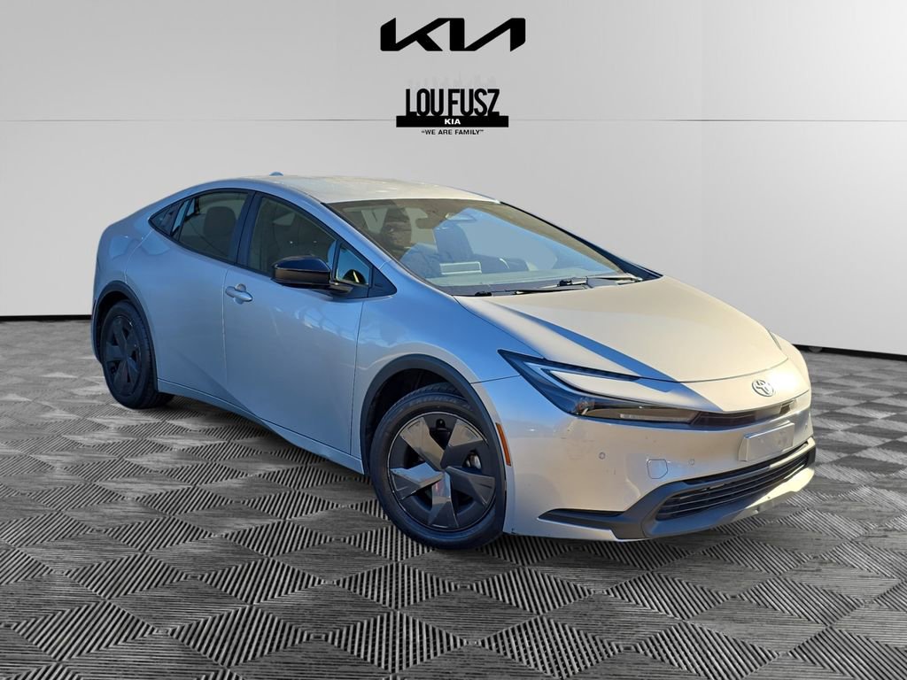 Used 2023 Toyota Prius LE