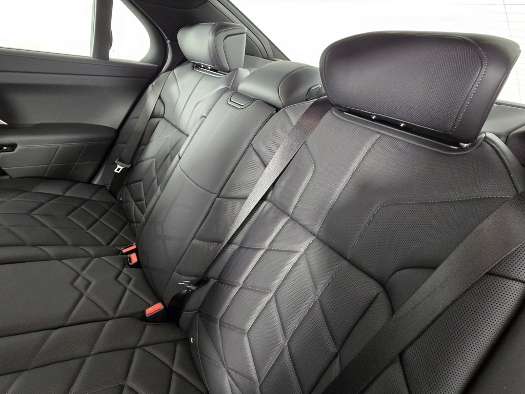 New 2026 BMW i7 xDrive60 image 16