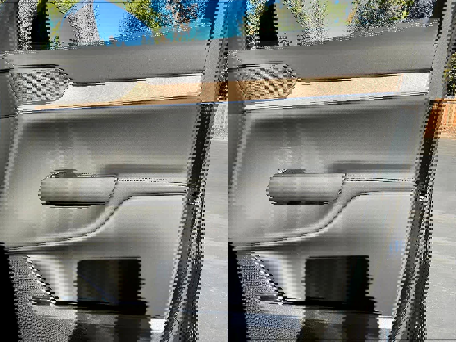 New 2025 Volvo EX90 Plus w/ Protection Package Premier image 31