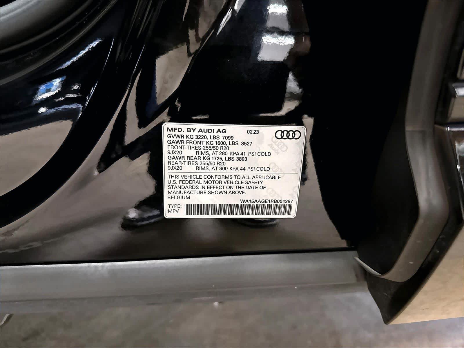 Certified 2024 Audi Q8 e-tron Premium Plus w/ Premium Plus Package AWD/4WD image 32