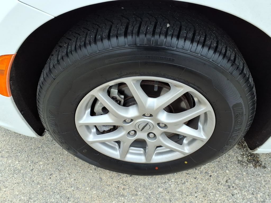 Used 2024 Chrysler Pacifica Touring-L FWD image 9