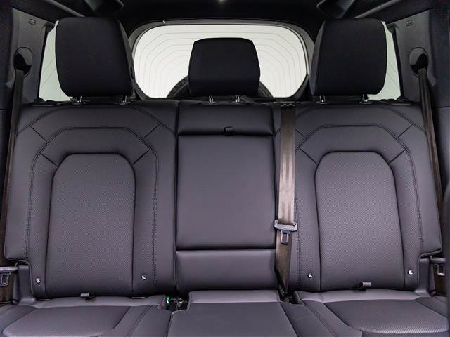 New 2026 Land Rover Defender 110 X-Dynamic SE AWD/4WD image 18