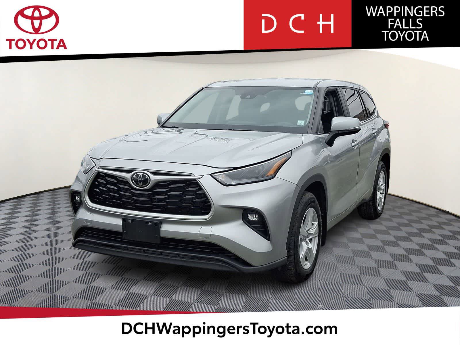 Used 2023 Toyota Highlander LE image 1