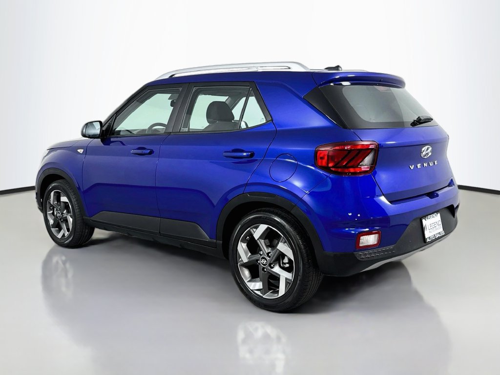 Used 2024 Hyundai Venue SEL FWD image 9