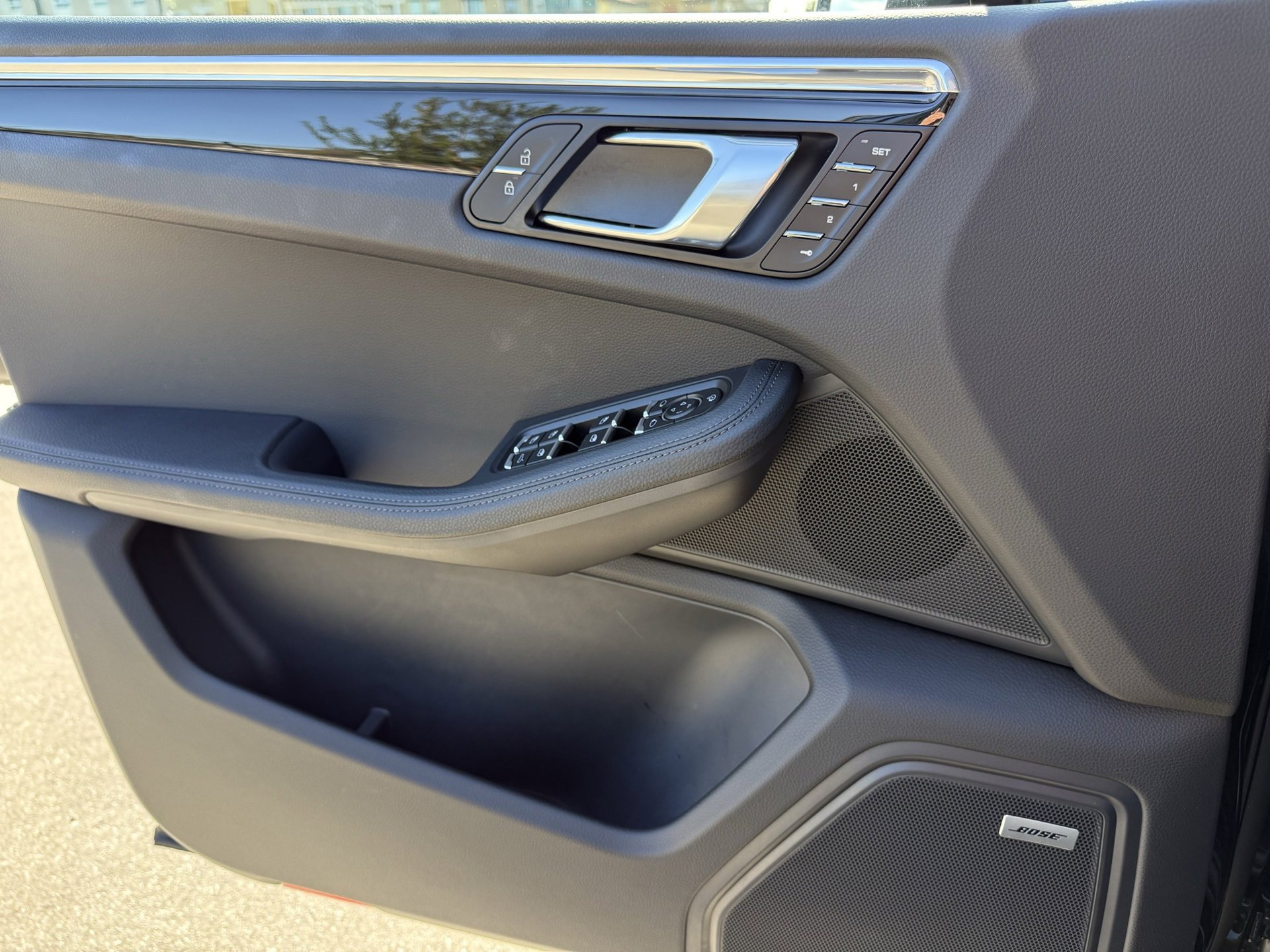 Used 2025 Porsche Macan image 26