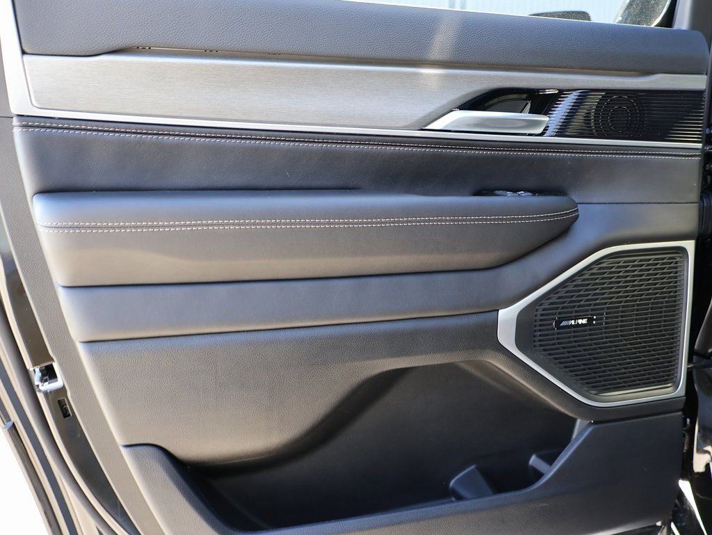 New 2025 Jeep Wagoneer L Series II AWD/4WD image 18