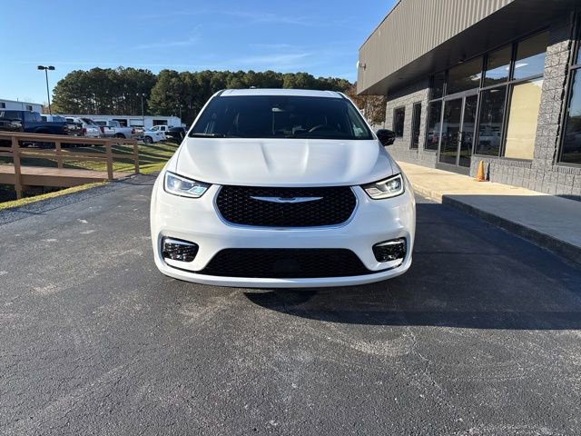 New 2026 Chrysler Pacifica Select image 3