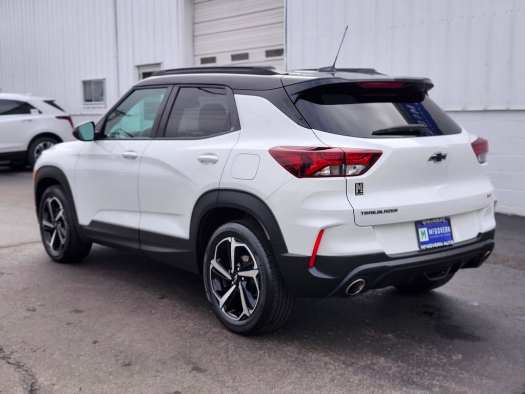 Used 2023 Chevrolet TrailBlazer RS w/ Sun and Liftgate Package image 3