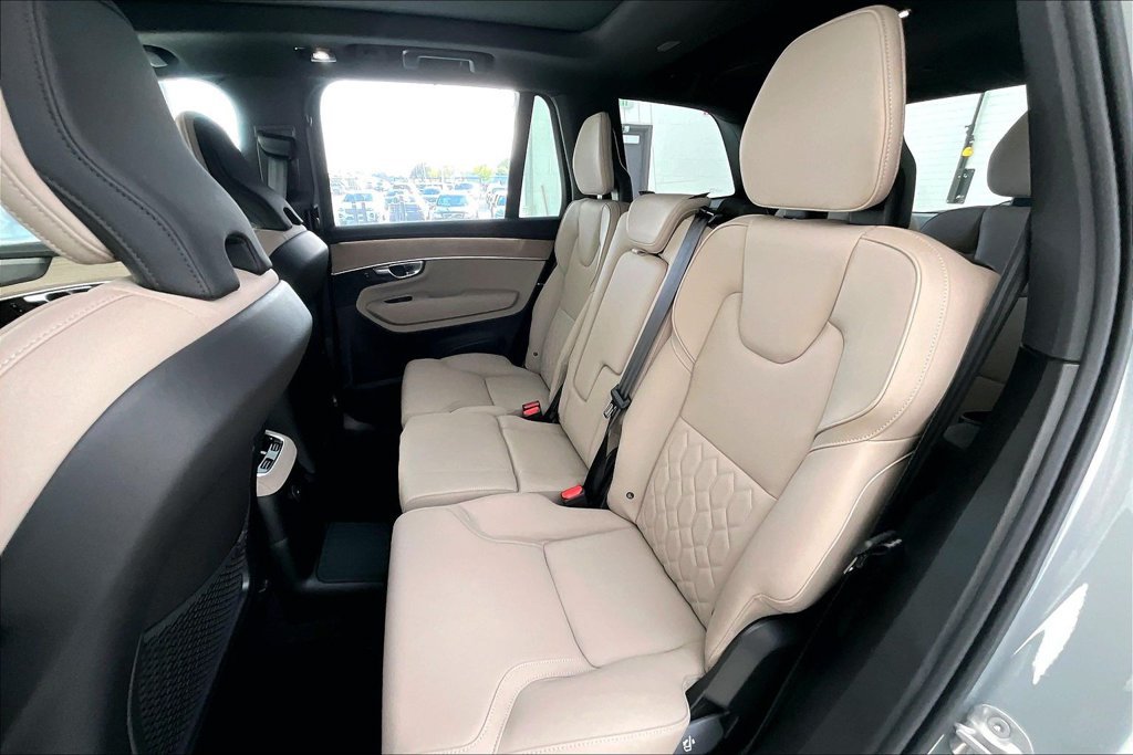 New 2026 Volvo XC90 T8 Plus w/ Protection Package Premier AWD/4WD image 21
