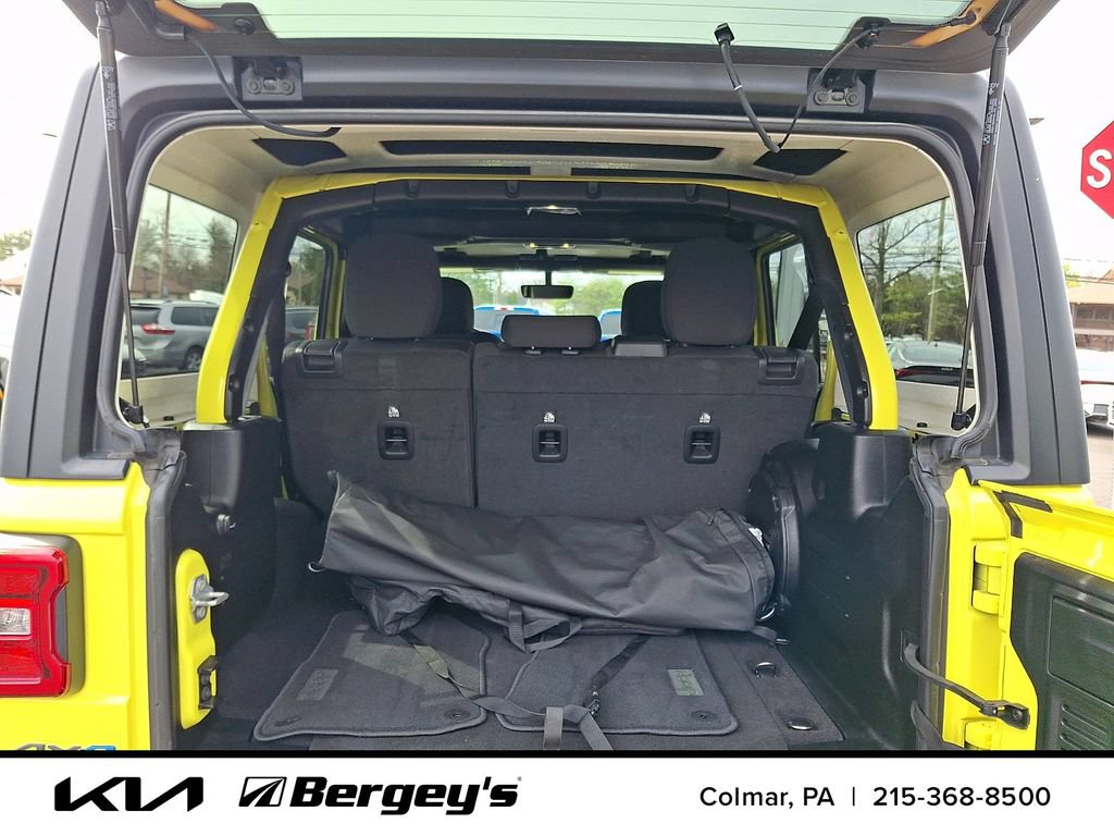 Used 2023 Jeep Wrangler Unlimited Rubicon 4xe AWD/4WD image 31