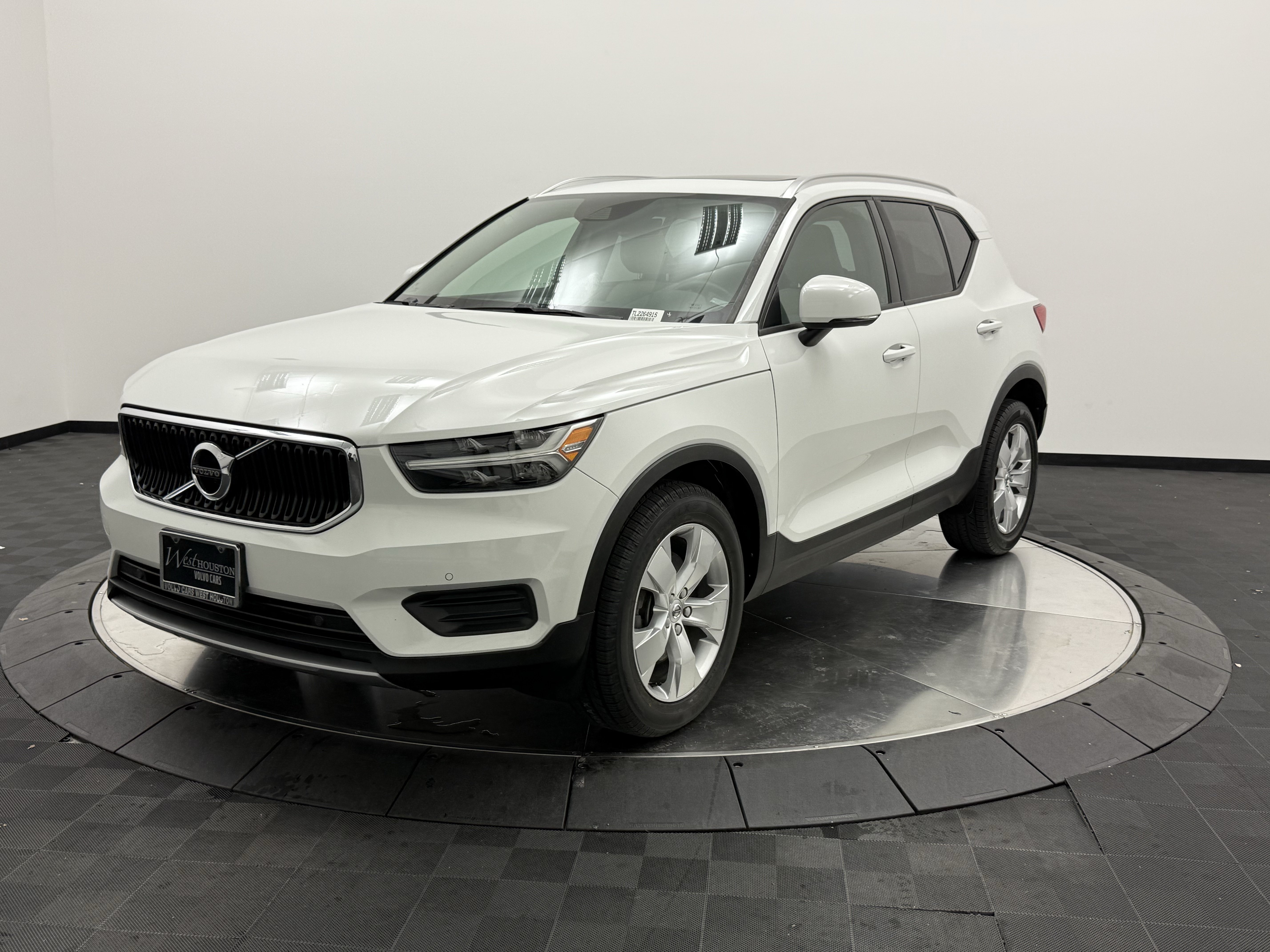 Used 2020 Volvo XC40 T5 Momentum AWD/4WD image 3