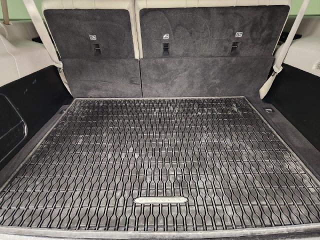Used 2024 Jeep Wagoneer L Series II w/ Flexible Seating Group RWD image 32