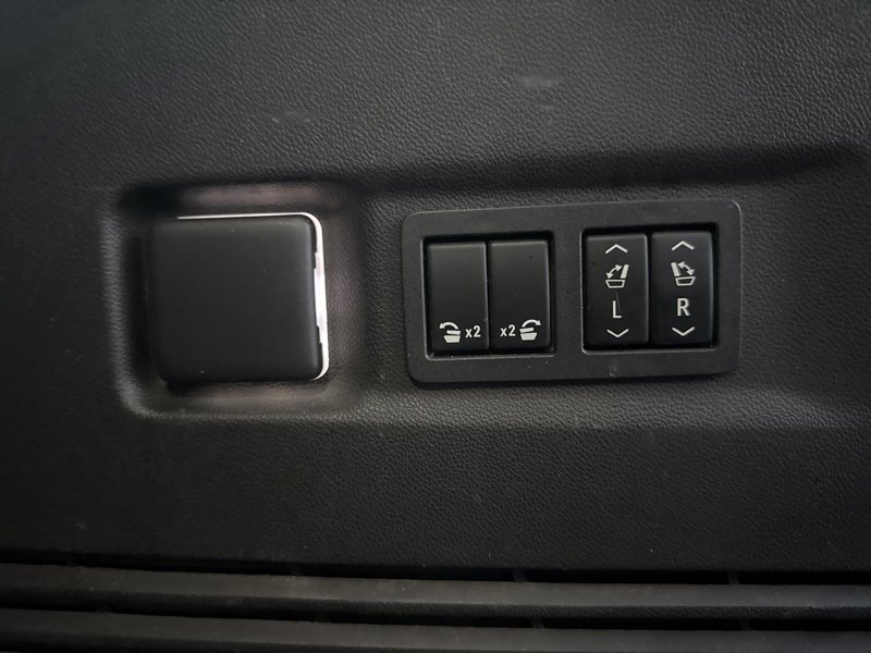 Used 2021 Chevrolet Suburban RST w/ Luxury Package image 50