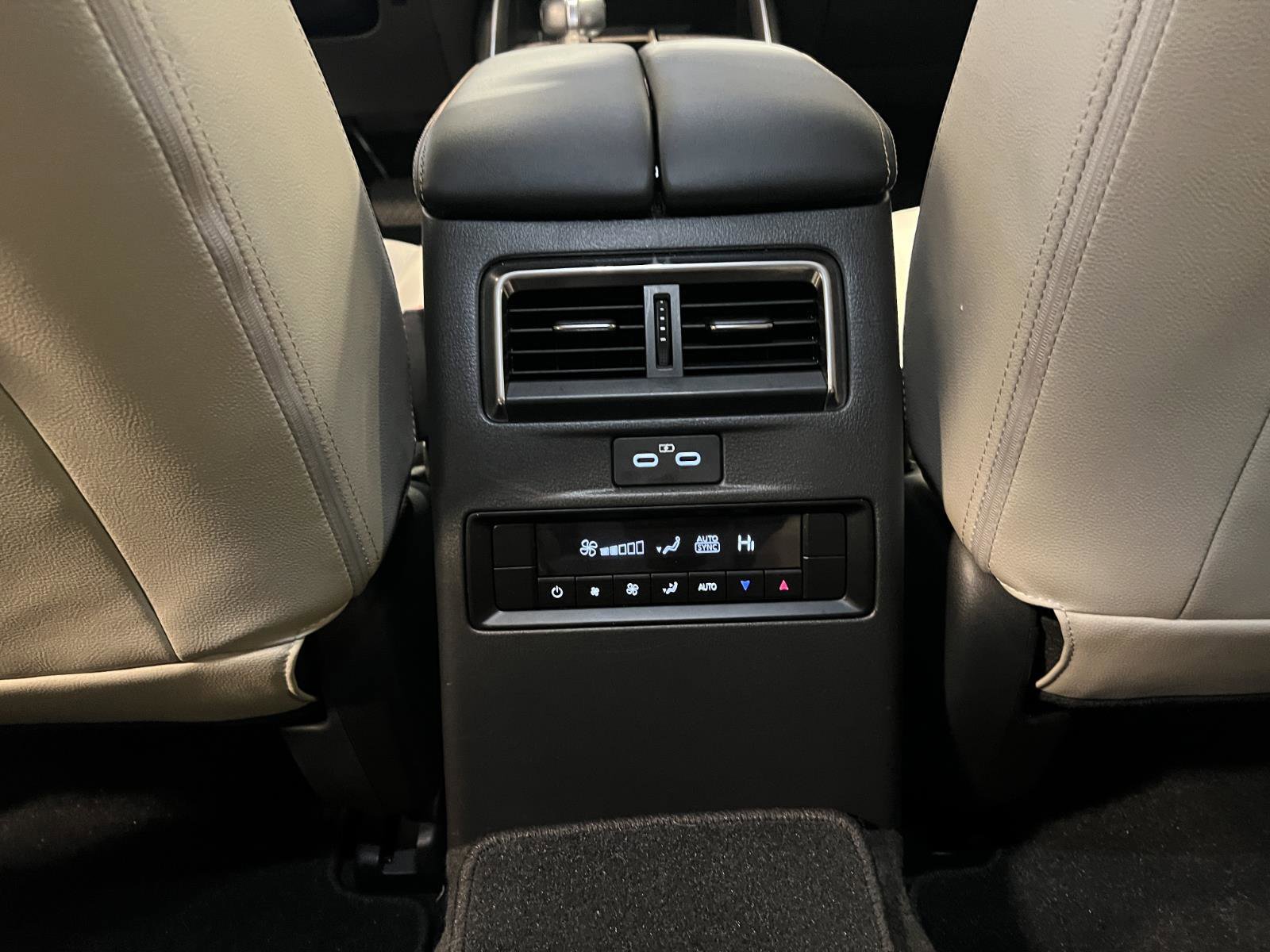 Used 2025 MAZDA CX-90 Plug-In Hybrid w/ Preferred image 30