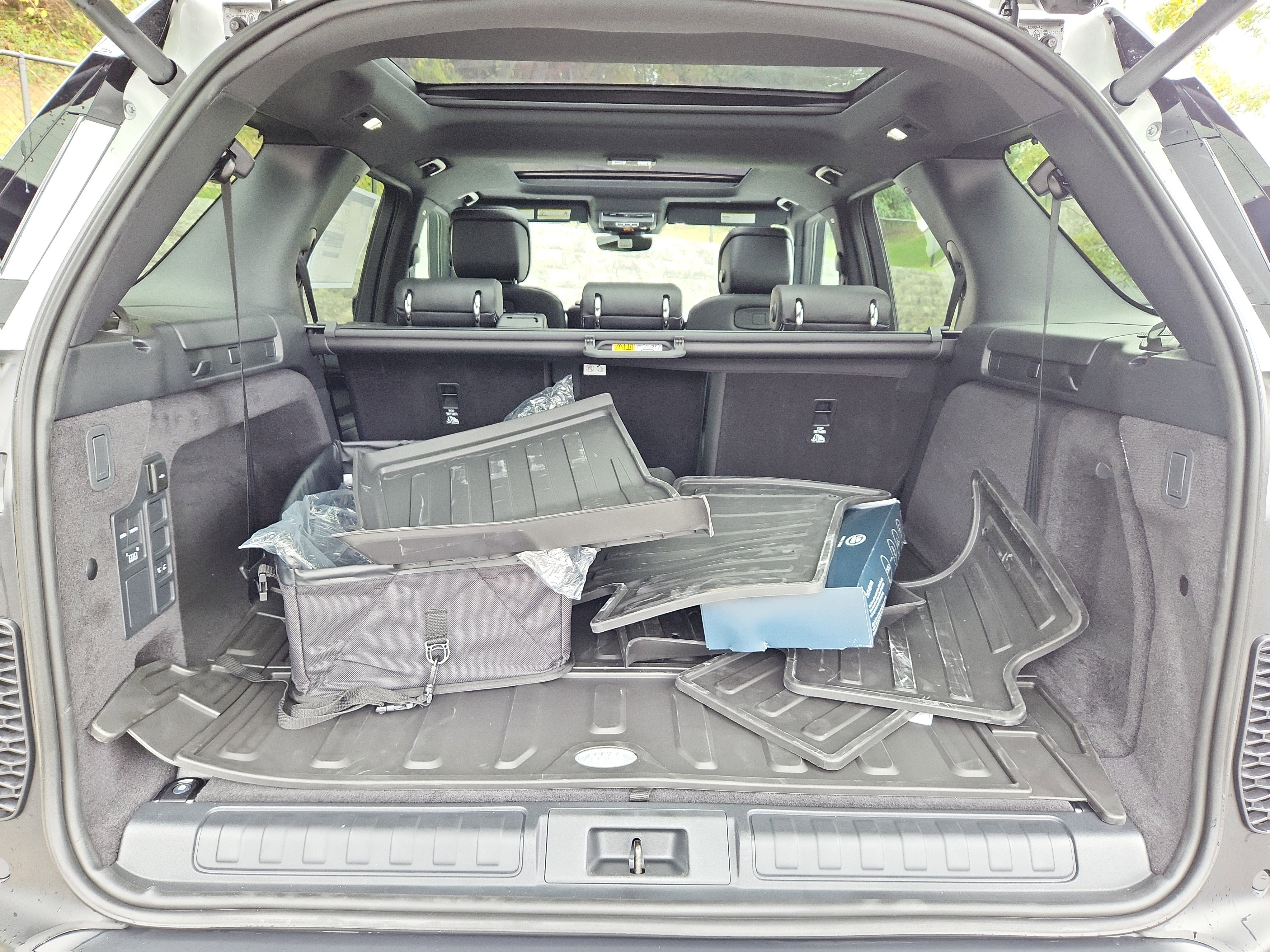 New 2025 Land Rover Discovery S image 13