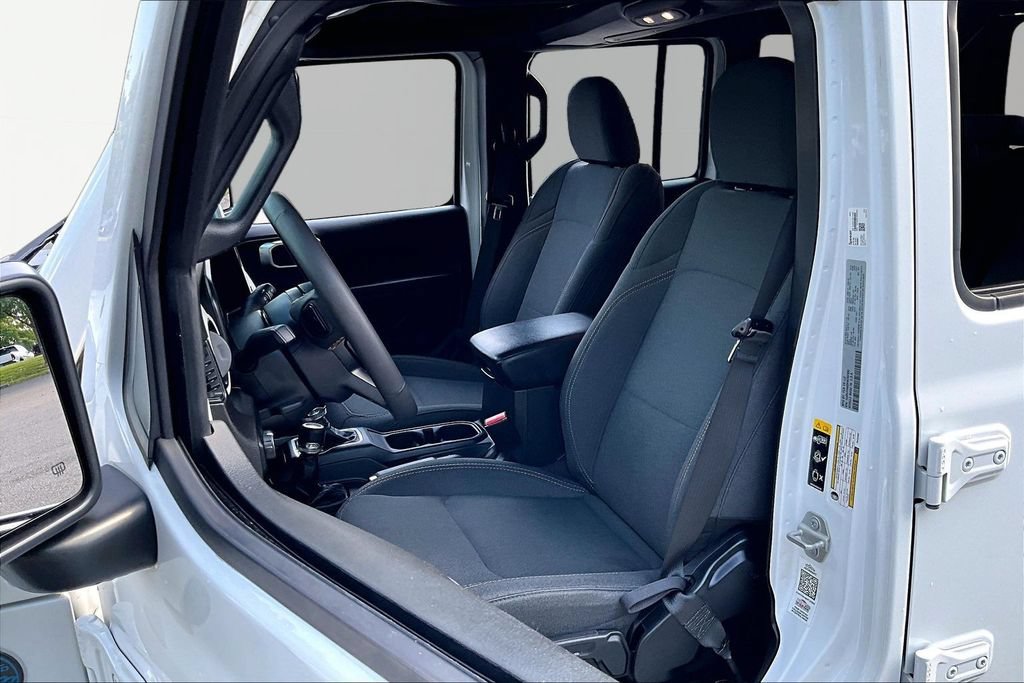Used 2024 Jeep Wrangler Unlimited AWD/4WD image 17