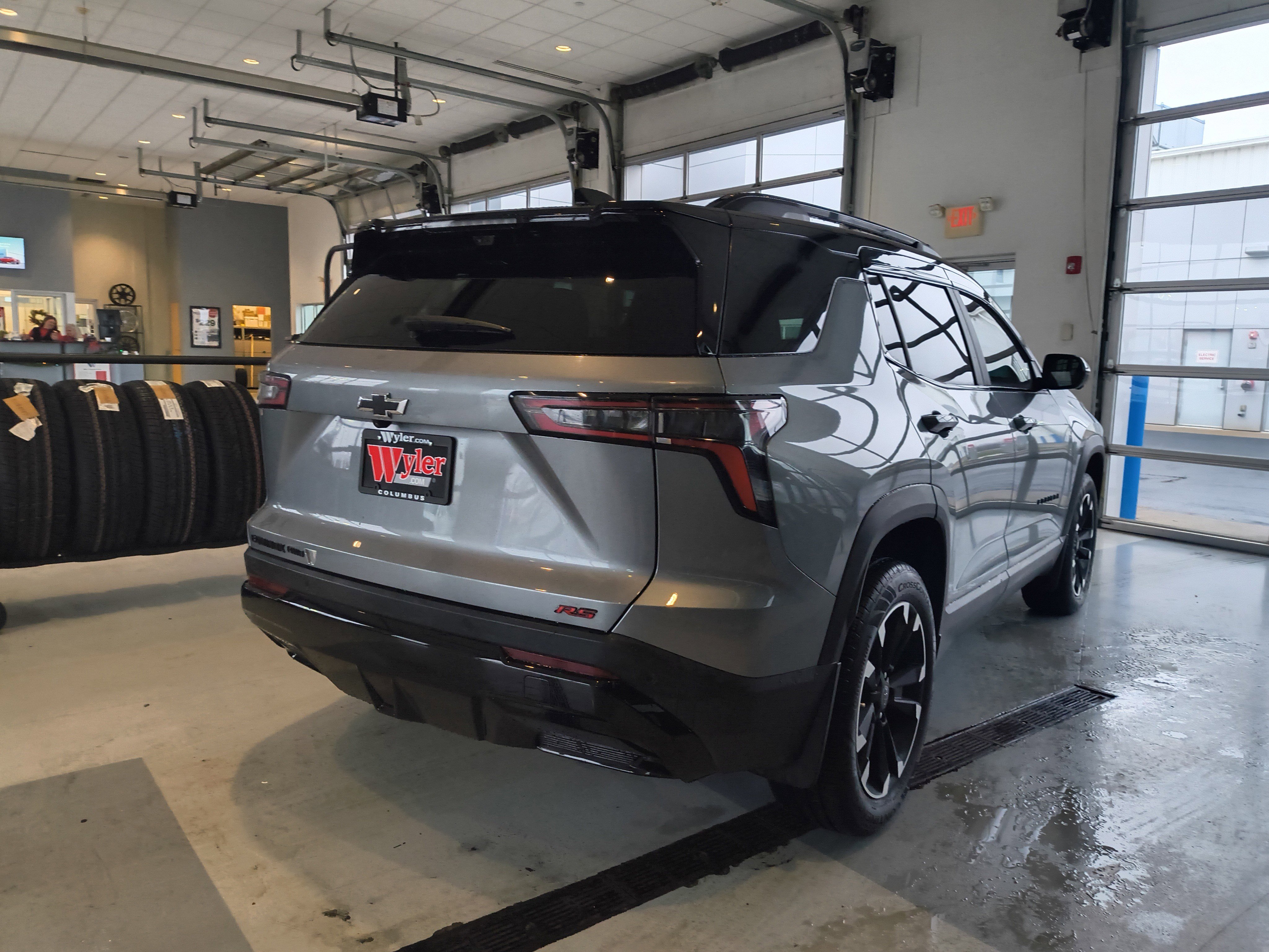 Used 2025 Chevrolet Equinox RS w/ Safety and Technology Package image 4