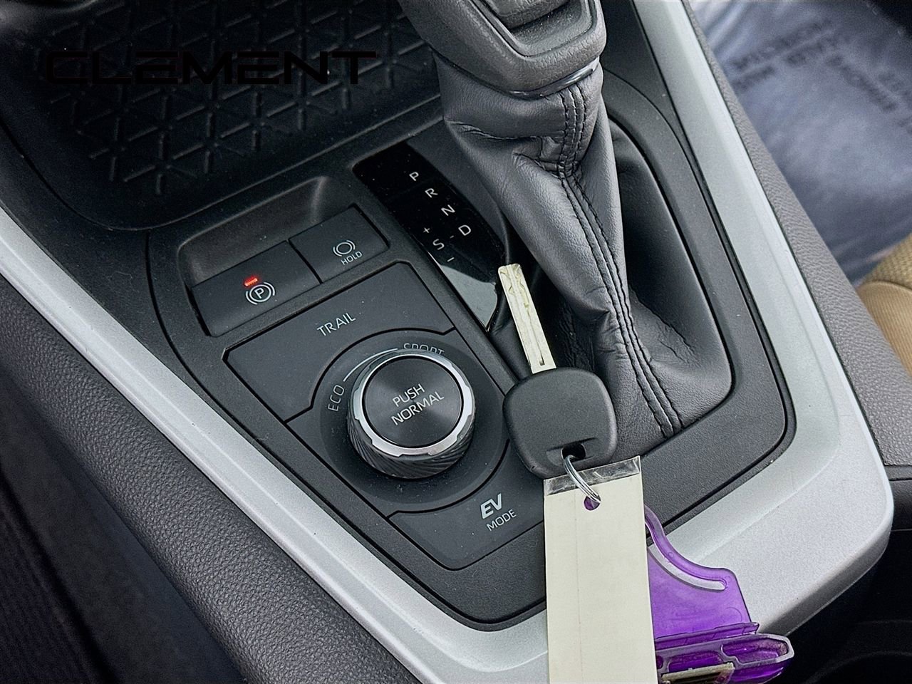 Used 2024 Toyota RAV4 LE image 23