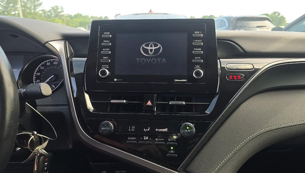 Used 2021 Toyota Camry SE FWD image 12