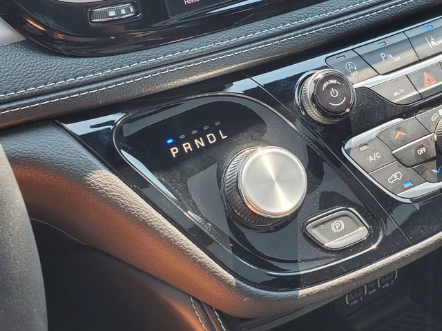 Used 2025 Chrysler Pacifica Limited FWD image 43