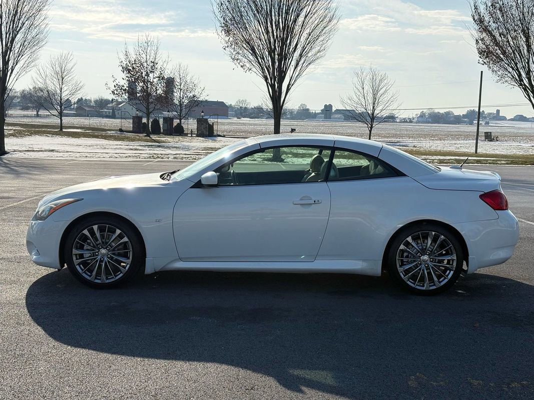 Used 2014 INFINITI Q60 Convertible w/ Premium Package image 4
