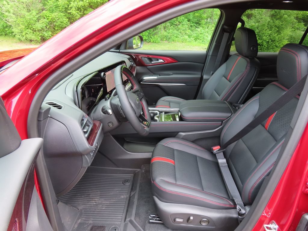 New 2026 Chevrolet Traverse RS w/ LPO, Floor Liner Package AWD/4WD image 23