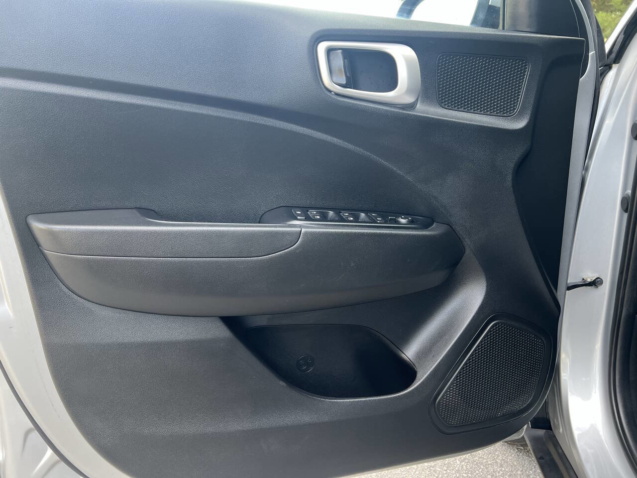 Used 2020 Hyundai Venue SE image 12