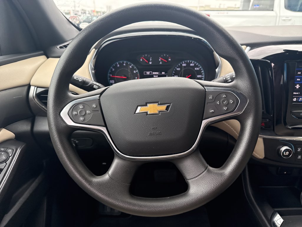 Used 2023 Chevrolet Traverse LS FWD image 17