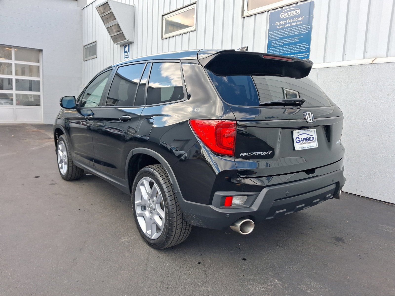 Used 2024 Honda Passport EX-L image 3