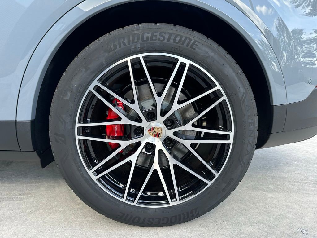 Used 2025 Porsche Cayenne S image 42
