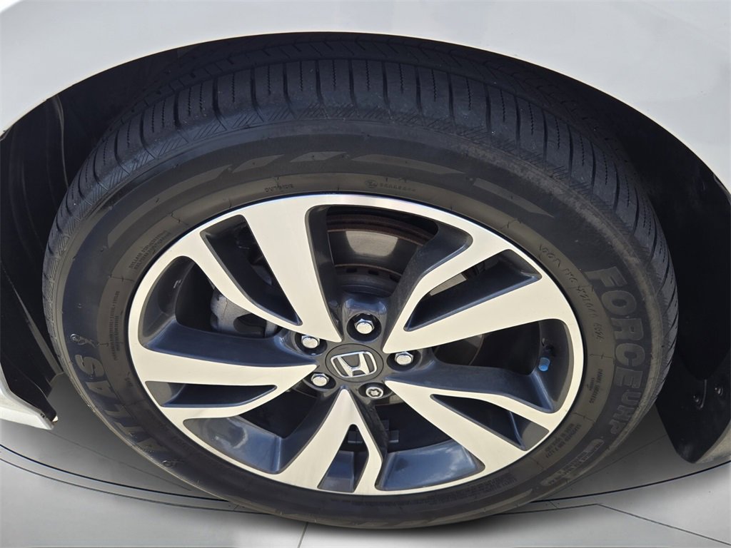 Certified 2024 Honda Odyssey Touring image 9