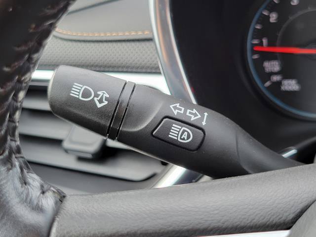 Used 2022 Chevrolet Equinox Premier AWD/4WD image 17